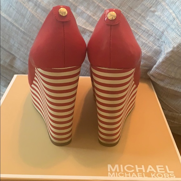 Authentic Michael by Michael Kors red wedges - Picture 3 of 5